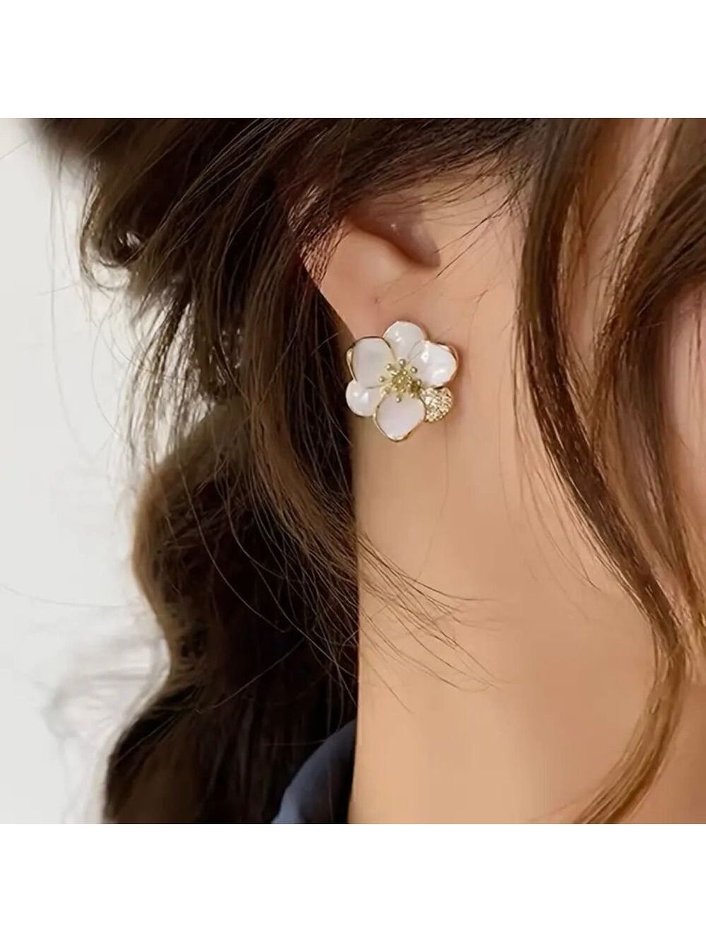 Earrings with leaf and flower design, bunch of cubic zirconia pearls